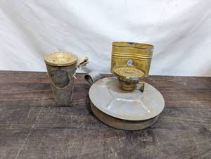 lot 26 image: Old Metal Oil Lamp