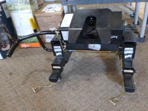 lot 1 image: Valley Power Pull Glider 5th Wheel Hitch