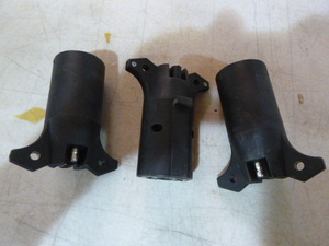 lot 16 image: 3 7-Way to 4-Pin Adapters
