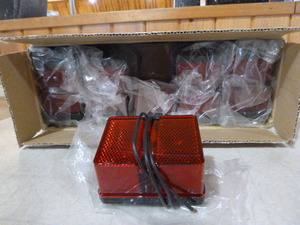 lot 82 image: Case of Optronics Red Marker Lights