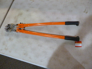 lot 105 image: White Dog Heavy Duty Bolt Cutter