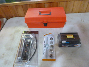 lot 114 image: Plastic Toolbox with Tools