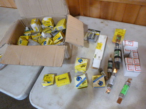 lot 162 image: Box of Fuses