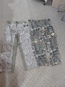 lot 176 image: 2 Pair of Mossy Oak Yukon Gear Mens Hunting Pants