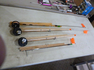 lot 193 image: 4 Ice Fishing Tip-Ups
