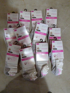 lot 220 image: 12 Pair of Zon Womens Yoga Socks