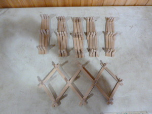 lot 231 image: 5 Foldable Wall Hangers