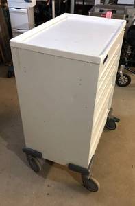 lot 4 image: Homed 5-Drawer Emergency Trolley Supply Storage Crash Cart - In Good Condition