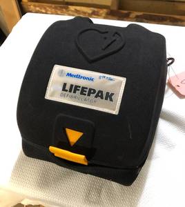 lot 12 image: WOW MSRP $2500 Stryker Physio Control LIFEPAK CR Plus AED W2024 Pads -Fully Automatic AHA Voice Prompt With both voice and graphic prompts, Reserve Has Been Met - Great Working Condition