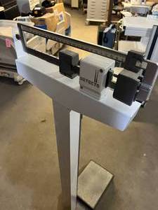 lot 44 image: Detecto Doctors Balance Beam Scale - Good Working Condition