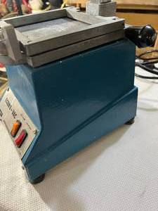 lot 71 image: Econo-Vac Vacuum Forming System -&nbspDual-stage vacuum motor provides powerful suction and accurate adaptations - Good Working Condition