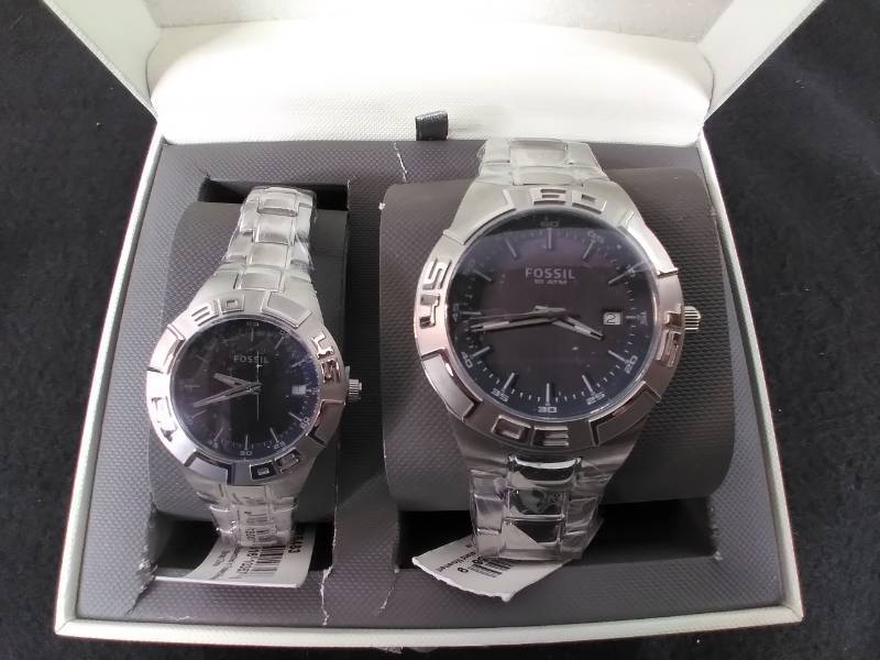 lot 17 image: New Fossil Mens and Womens Blue Dial Silvertone Stainless Steel Bracelet 2-Watch Set