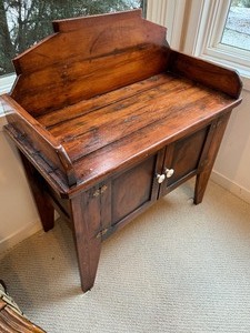 lot 50 image: Vintage Commode Style Cabinet
