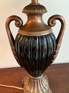 lot 51 image: Quality, Beautiful Decorative Table Lamp