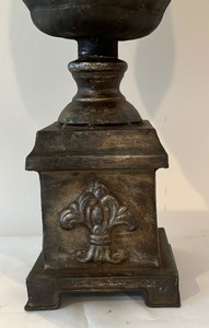 lot 101 image: Decorative Metal Urn