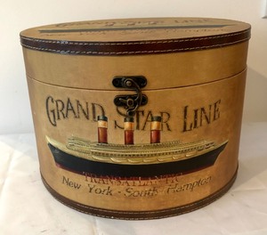 lot 104 image: Two Grand Star Line Decorative Boxes