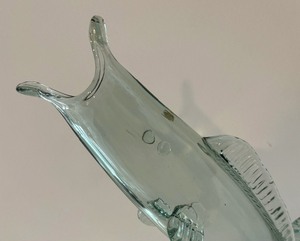 lot 107 image: Amazing Art Deco Glass Fish Vase