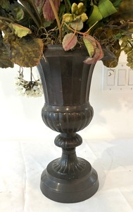 lot 113 image: Gorgeous Faux Floral Arrangement with Vase