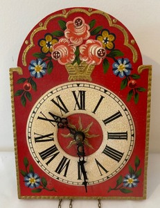 lot 115 image: Vintage Black Forest Style Clock