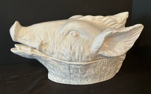 lot 145 image: Wonderful White Boars Head Figurine Soup Tureen
