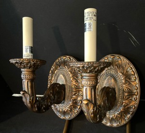 lot 153 image: Pair of Stylish Gilded Wall Mount Light Sconces
