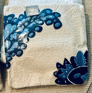 lot 174 image: Pair of New Williamsburg Pillow Covers with Pillow Inserts