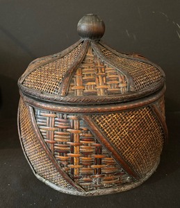 lot 180 image: Wonderful Woven Decorative Baskets