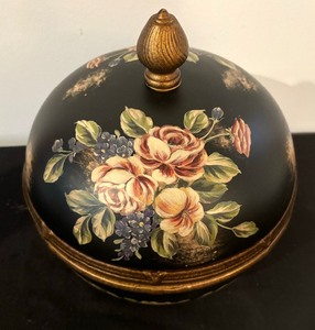 lot 206 image: Beatiful Floral Lidded Bowl