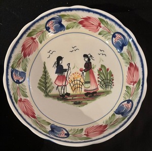 lot 211 image: Set of Four Henriot Quimper Bowls