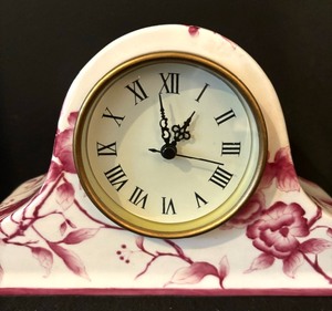 lot 218 image: Pretty Porcelain Mantle Clock