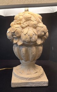 lot 225 image: Lovely Table Lamp