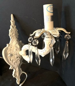 lot 245 image: Pair of Elegant Ornate Electrical Wall Mount Sconce Lamps