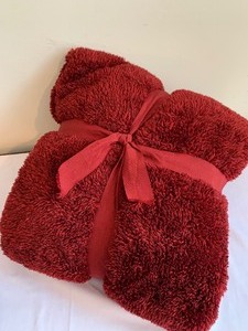 lot 265 image: Festive Cozy Red Fuzzy Throw and Red Berry Wreath