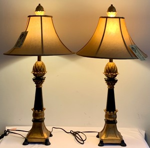 lot 287 image: Slim and Elegant Pair of Table Lamps with Shades