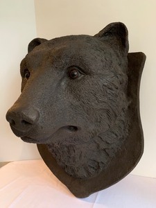lot 288 image: Rustic Style Decorative Bear Head Figurine