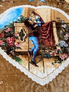 lot 258 image: Stunning Thick, Soft and Heavy Blanket by Dralon
