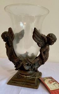 lot 264 image: Beautiful Cherub Figurine Vase