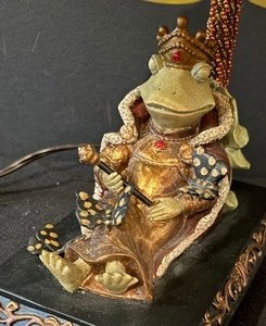 lot 333 image: Whimsical Sleeping Frog King Butterfly Bead Jeweled Fairytale Lamp Leaf Shade