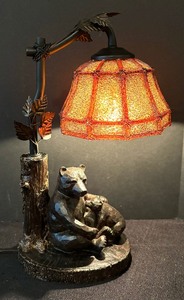 lot 334 image: Bear and Cub Figurine Night Lite Lamp