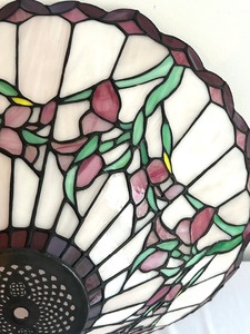 lot 451 image: Stunning Stained Glass Lamp Shade