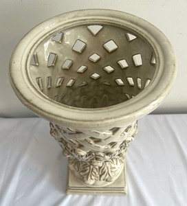 lot 463 image: Lovely Lattice Style Urn