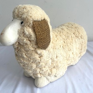 lot 466 image: Adorable Animal Decor