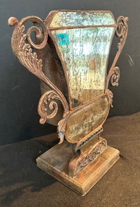 lot 320 image: Distinguished Mirrored Vase