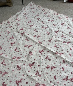 lot 348 image: Quaint Quilt