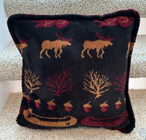 lot 227 image: Three Decorative Accent Pillows