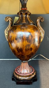 lot 352 image: Classy Table Lamp by Platinum Bay