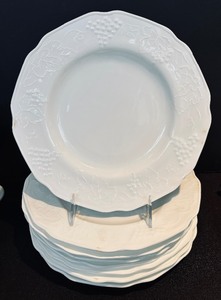 lot 356 image: Magnificent Milk Glass Grouping