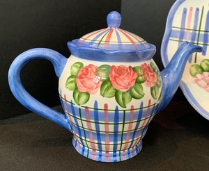 lot 478 image: Fun Platter, Teapot, Sugar, Creamer Set by Pacific Rim