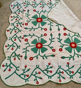 lot 479 image: Beautiful Vintage Hand Made Quilt
