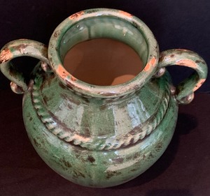lot 481 image: Pretty Green Weathered Look Vase